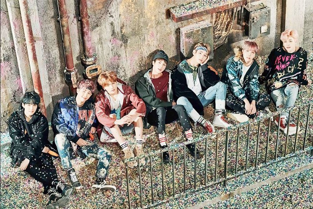 BTS - Wings : You Never Walk Alone [ RIGHT Ver. ] CD + Photobook + Photocard + FREE GIFT / K-POP Sea