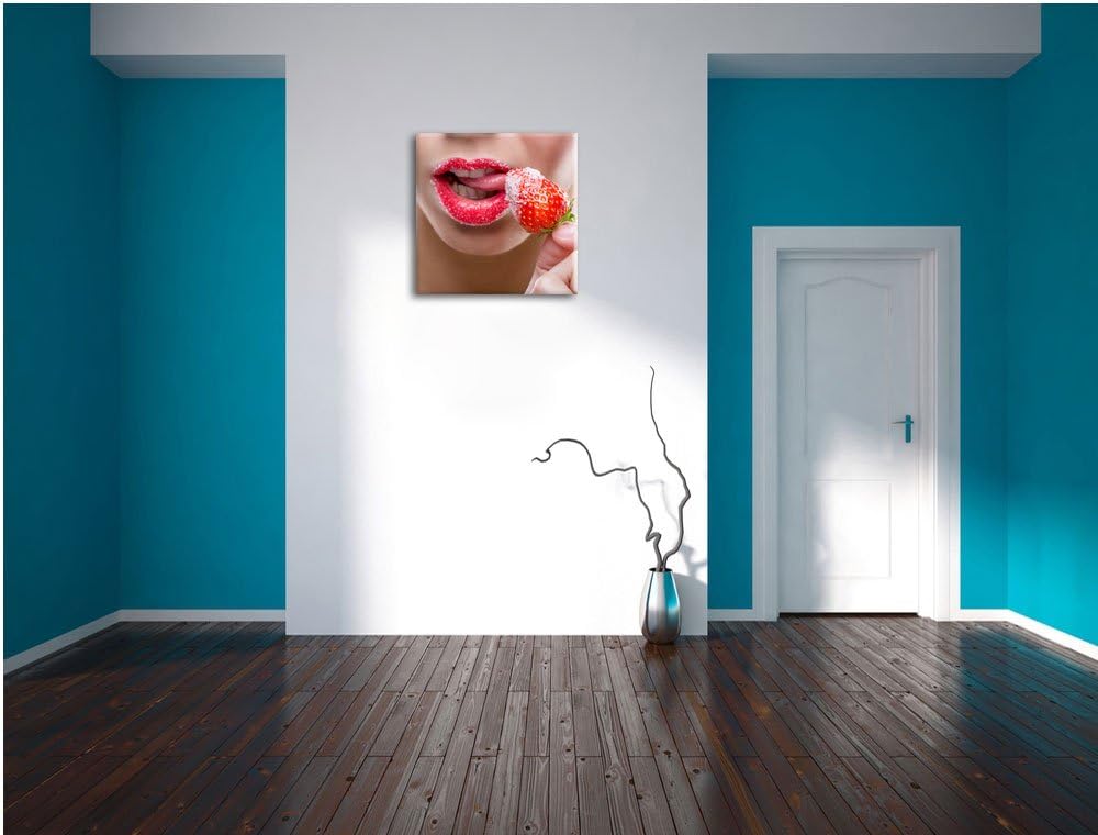 Pixxprint Erdbeere mit Zucker vor Lippen, Format: 70x70 auf Leinwand, 70x70