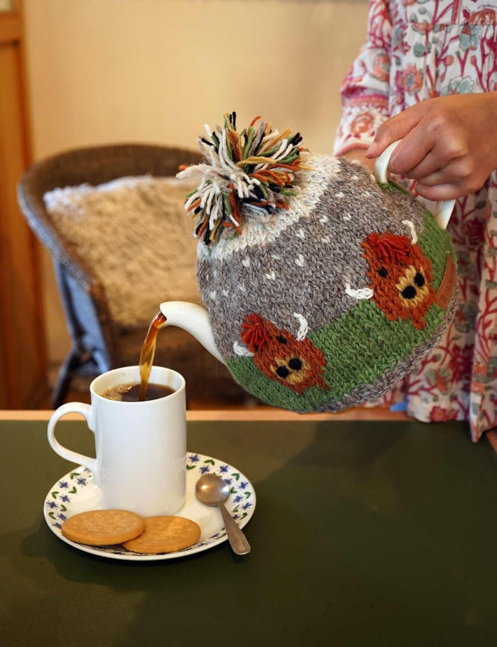 Pachamama Teekannenhülle aus 100 % Wolle, handgestrickt