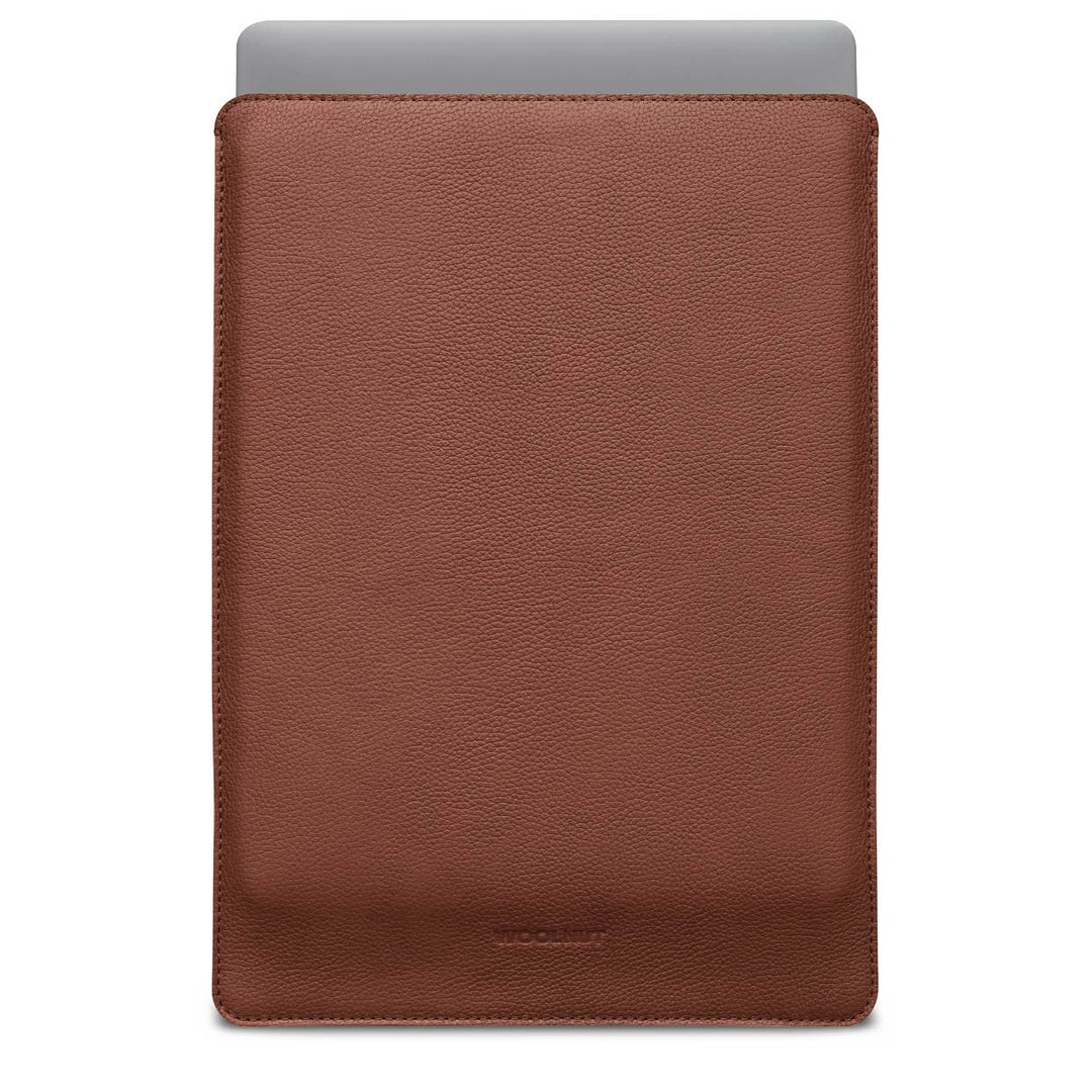 WOOLNUT lederhülle für MacBook Air 15 – Laden in der Hülle – Vollnarbenleder, Innenseite aus Wollfil