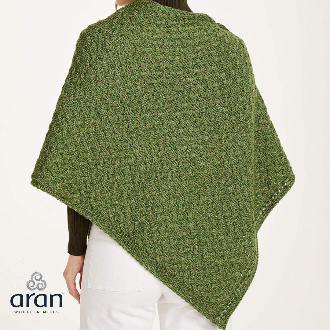 Irischer Aran Poncho Strickponcho Umhang Wollponcho aus 100% Merinowolle für Damen Einheitsgrösse Wi