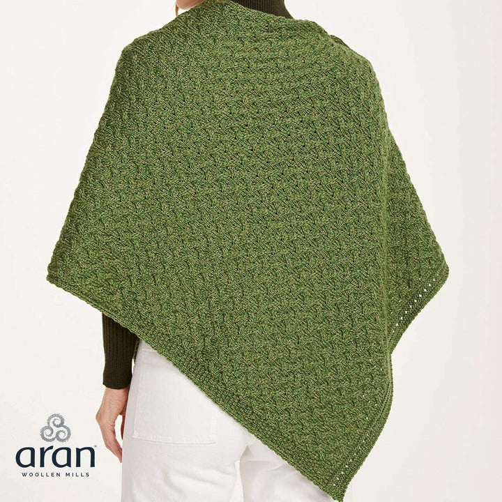 Irischer Aran Poncho Strickponcho Umhang Wollponcho aus 100% Merinowolle für Damen Einheitsgrösse Wi