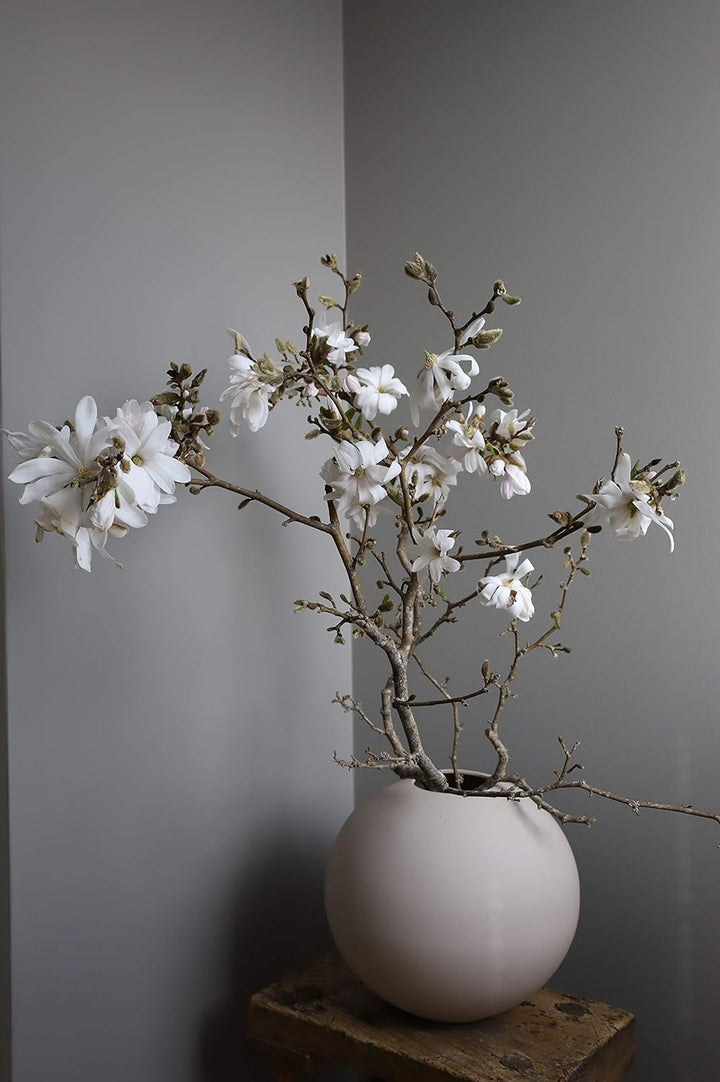 Cooee Design Ball-Vase aus Porzellan in der Farbe Sand Handgefertigt, Masse: 30cm x 30cm x 29cm, HI-