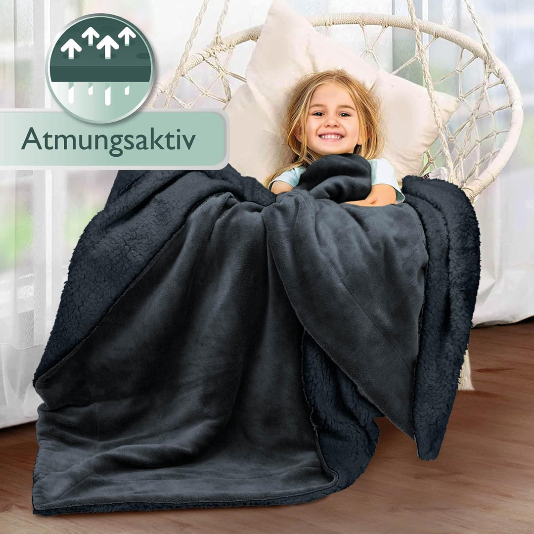 Beautissu Sherpa Sofadecke Alina, 220x240 cm XXL Kuscheldecke flauschig Anthrazit/Anthrazit – Dicke