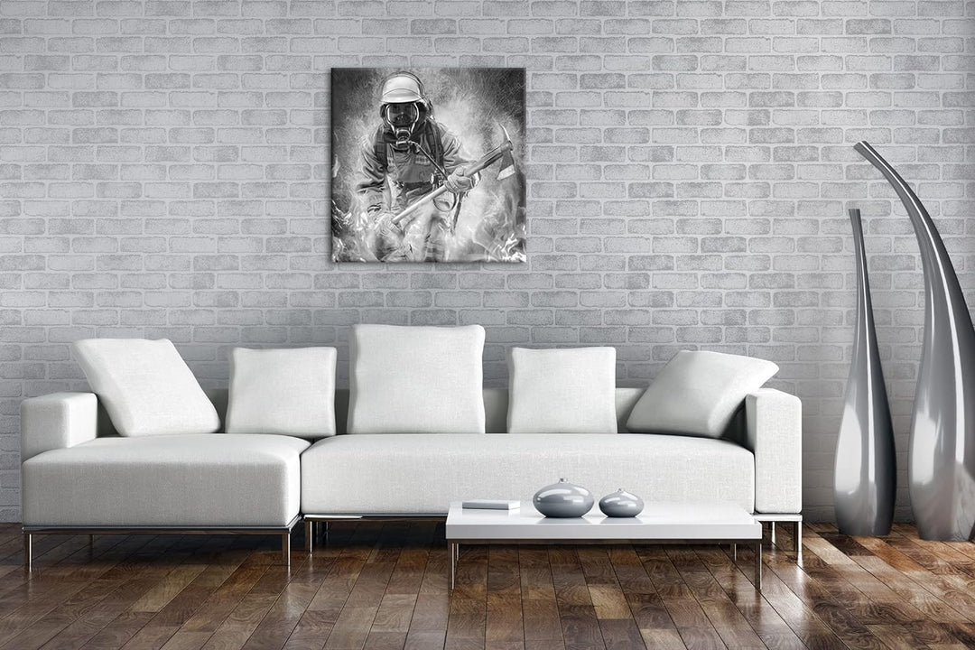Feuerwehrmann im Einsatz Format: 70x70 Effekt:Schwarz&Weiss als Leinwandbild, Motiv fertig gerahmt a