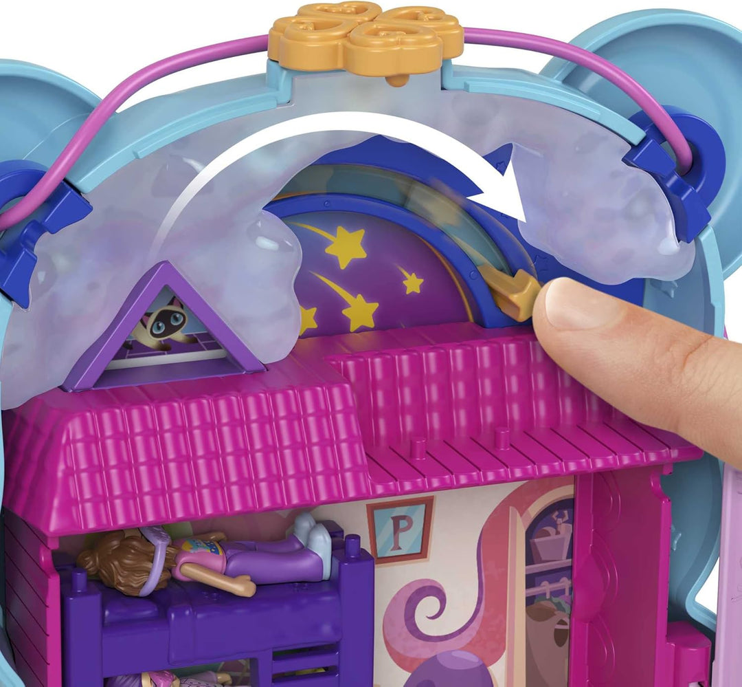 Polly Pocket HGC39 - Teddy Bär Handtaschen-Spielset, Ãœbernachtungsthema Mit 2 Micro Puppen Und 16 A