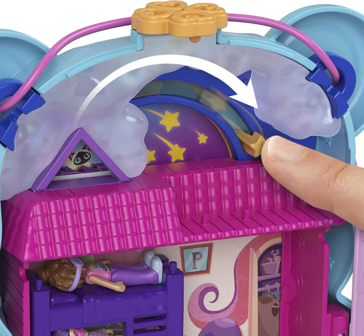 Polly Pocket HGC39 - Teddy Bär Handtaschen-Spielset, Ãœbernachtungsthema Mit 2 Micro Puppen Und 16 A