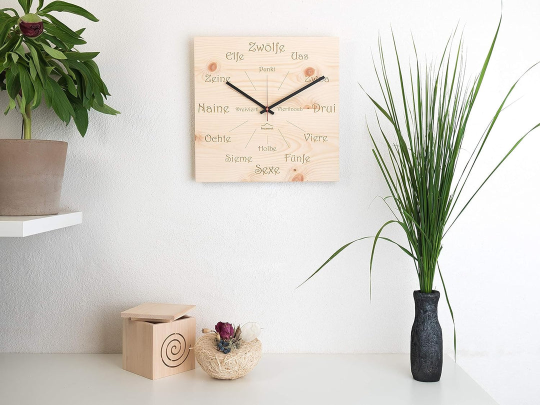 huamet Holz Wanduhr UHRFORM aus Zirbe, eckig - einzigartiges Design mit urigem Südtiroler Dialekt, g