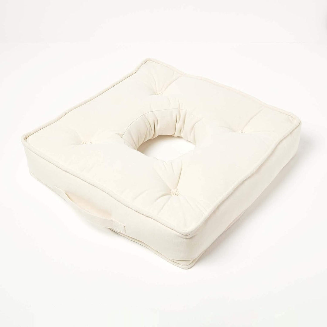 Homescapes Entlastungs-Kissen Creme 50x50 cm, orthopädisches Sitzkissen mit Aussparung, Lochkissen S