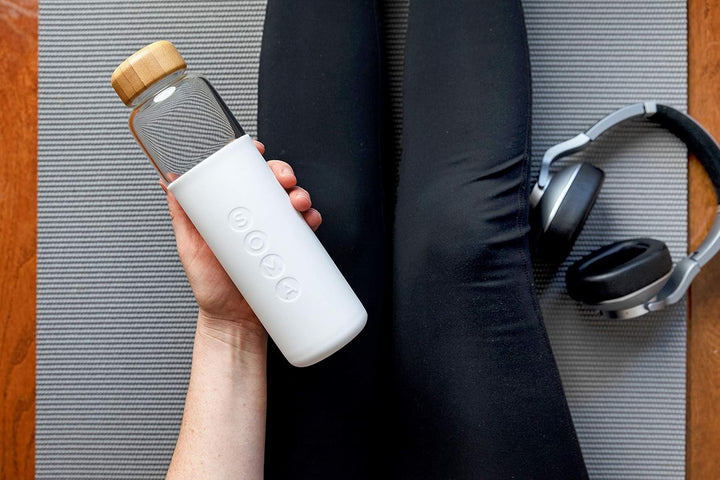 SOMA Free Glass Water Bottle with Silicone Sleeve, White Wasserflasche aus Glas, BPA-frei, mit Silik