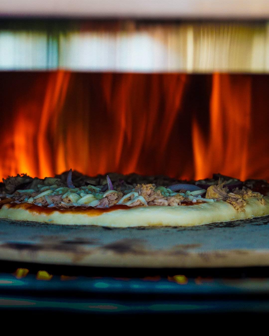 BBQ-Toro Edelstahl Pizzaring Set mit Grillspiess | Pizzaeinsatz und Drehspiess passend für Weber Q20