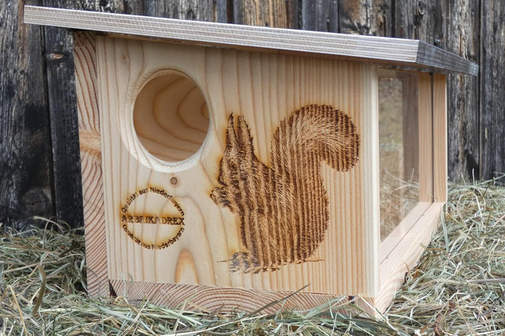 XXXL Eichhörnchen Futterhaus aus hochwertigem Lärchenholz, deutsches Qualitätsprodukt, von Hand gefe