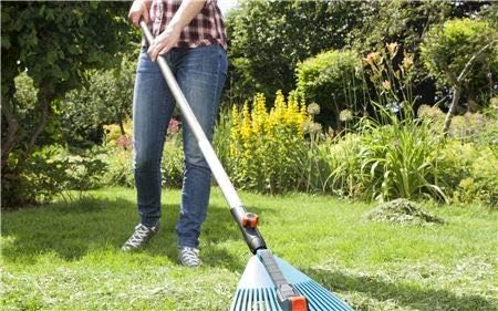 Gardena combisystem-Kunststoff-Verstellbesen-Aktion: Laubbesen mit verstellbaren elastischen Kunstst