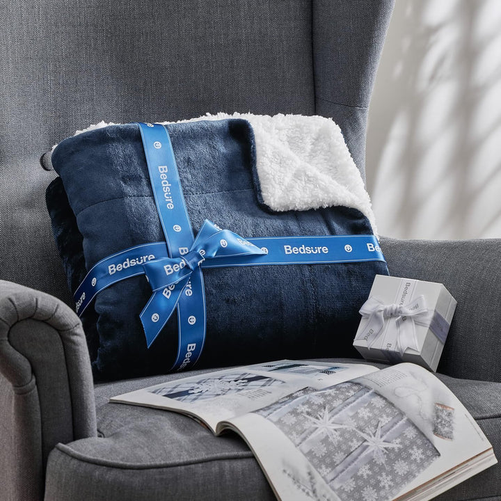 BEDSURE Decke Sofa Kuscheldecke Marine Blau - warm Sherpa Sofaüberwurf Decke, Dicke Sofadecke Couchd