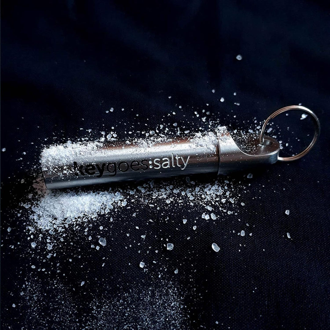 Keygoes:salty Edelstahl Schlüsselanhänger - Salzstreuer | Kommt mit zwei exclusiv salz Nachfüllungen
