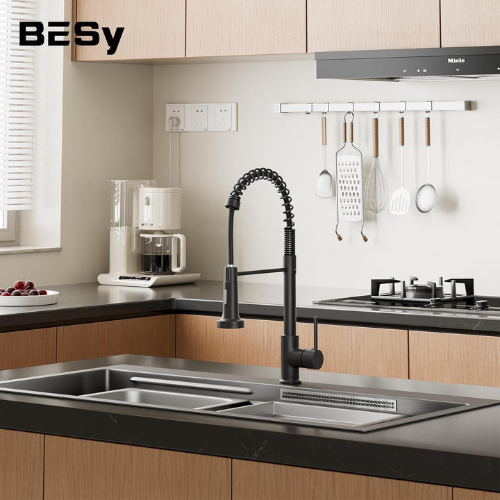 BESy Küchenarmatur Wasserhahn Schwarz Matt, Ausziehbar mit 2 Funktionen, Hochdruck Mischbatterie aus