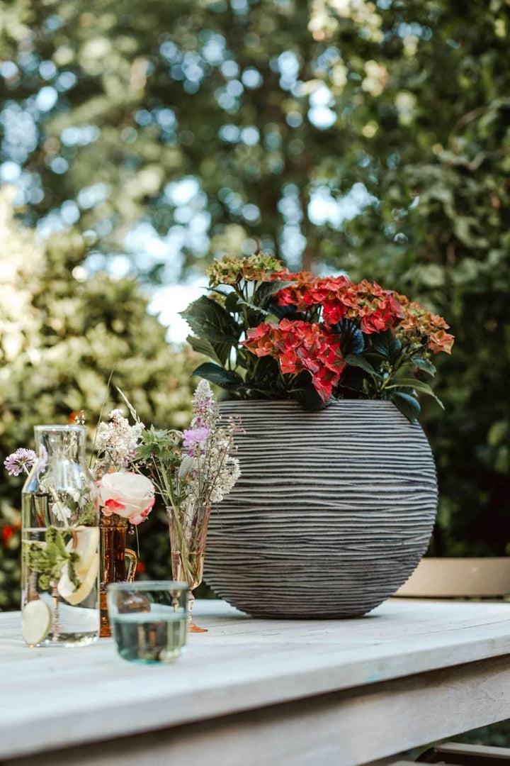 Capi Europe - Gefäss Kugel Rib NL - 40x32 - Elfenbein - Öffnung Ø24 - Blumentopf für den Innen- und