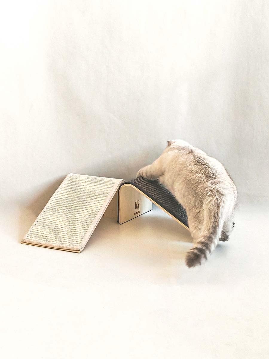 Petrebels Design Kratzbrett aus Holz mit Natur-Sisalteppich, Archie 38 x 23 x 17 cm, Farbe Beige/Cre