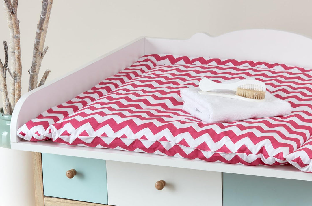 KraftKids Wickelauflage in Chevron magenta, Wickelunterlage 85x75 cm (BxT), Wickelkissen