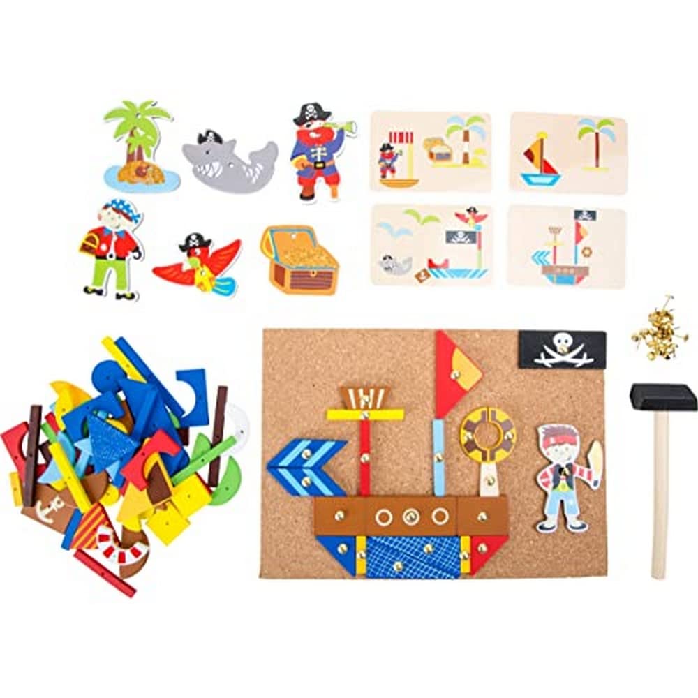 Small Foot Hämmerchenspiel „Piraten“ aus Holz, Korkboden mit Piratenmotiven zum Hämmern, ab 6 Jahren