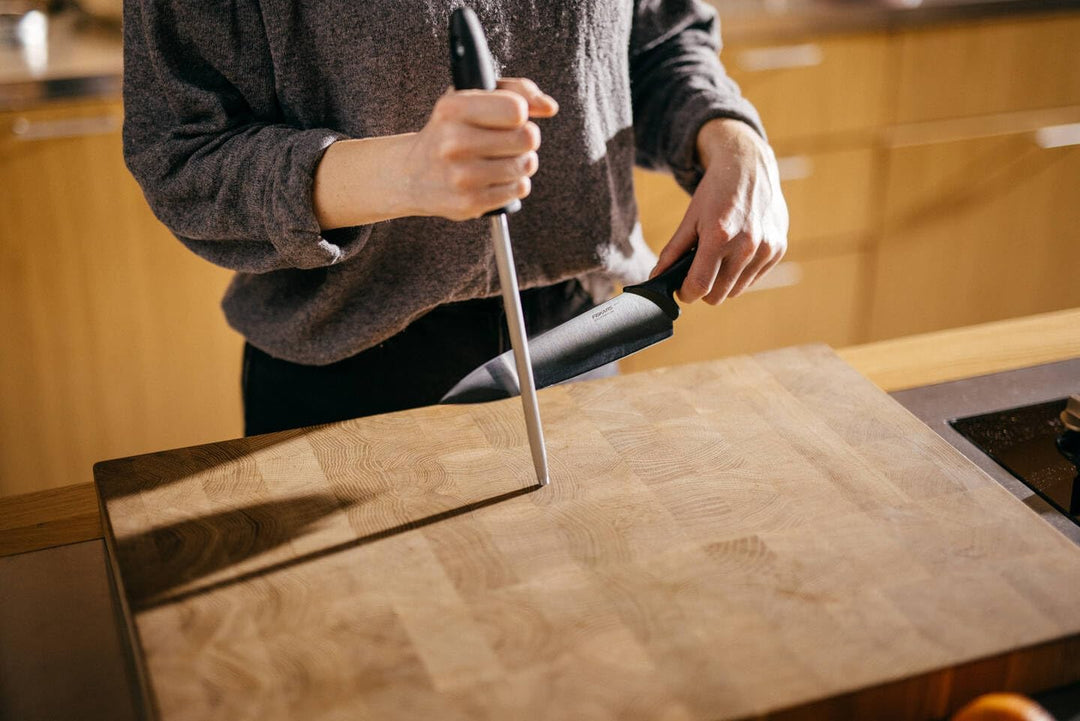 Fiskars Wetzstahl mit Kunststoffgriff, Essential, Rostfreier Edelstahl, HRC 53, Klingenlänge: 20 cm,
