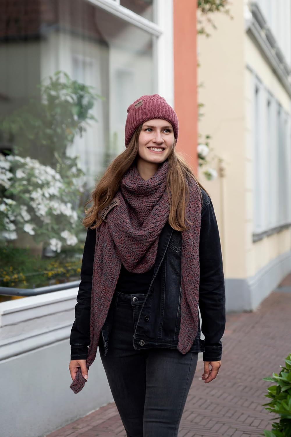 KNIT FACTORY - Dreiecksschal Sally - Damen Strickschal mit Wolle - Grob gestrickten Schal - Hochwert