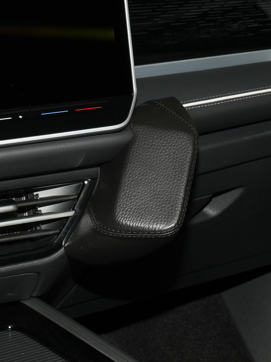 KUDA Handyhalterung passend für VW Passat ab 2024 (B9) - Telefonkonsole für Smartphones, Handy, Navi