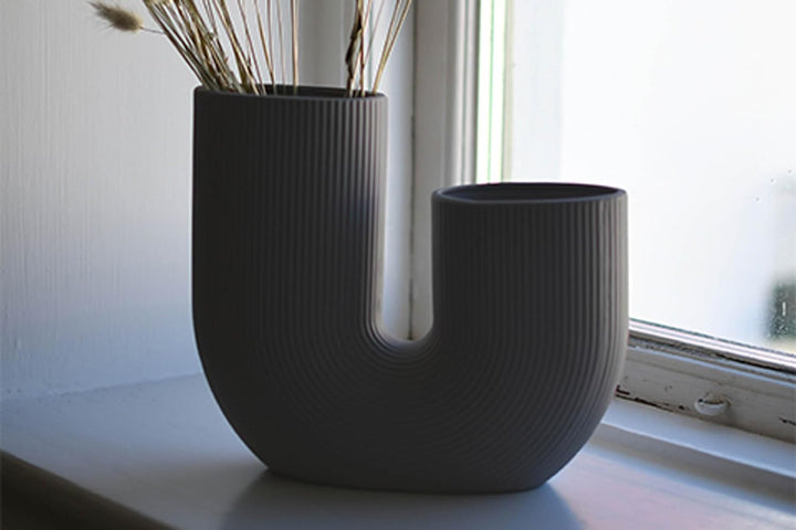 Storefactory - Stråvalla - Vase - U Vase - Bogenvase - Keramik - Dunkelgrau - Masse (LxBxH): 24 x 7