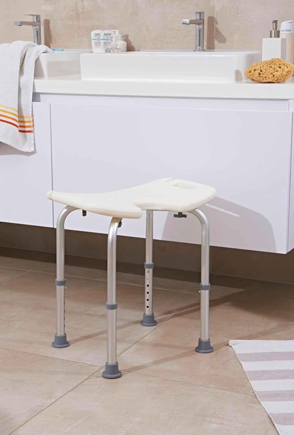 Duschhocker mit Hygieneaussparung, 8-Fach höhenverstellbar 38-55 cm Duschstuhl mit Seitliche Haltegr