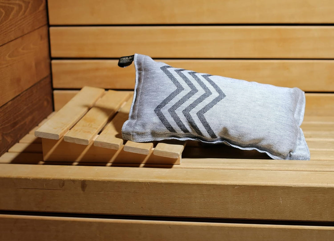 Jokipiin | 1 Saunakissen Lieblingskissen Reisekissen | Design: Peak | Masse: 40 x 22 cm, Leinen/Baum