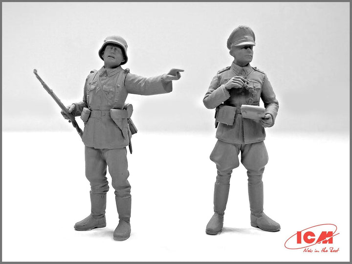ICM 35103 Sd.Kfz.251/1 AUSF.A with German Infantry Modellbausatz, grau, Mittel