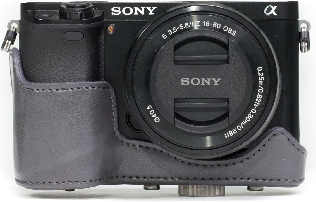 MegaGear Sony Alpha A6300, A6000 (16-50 mm) Ever Ready Leder Kamera-Case mit Trageriemen und Batteri