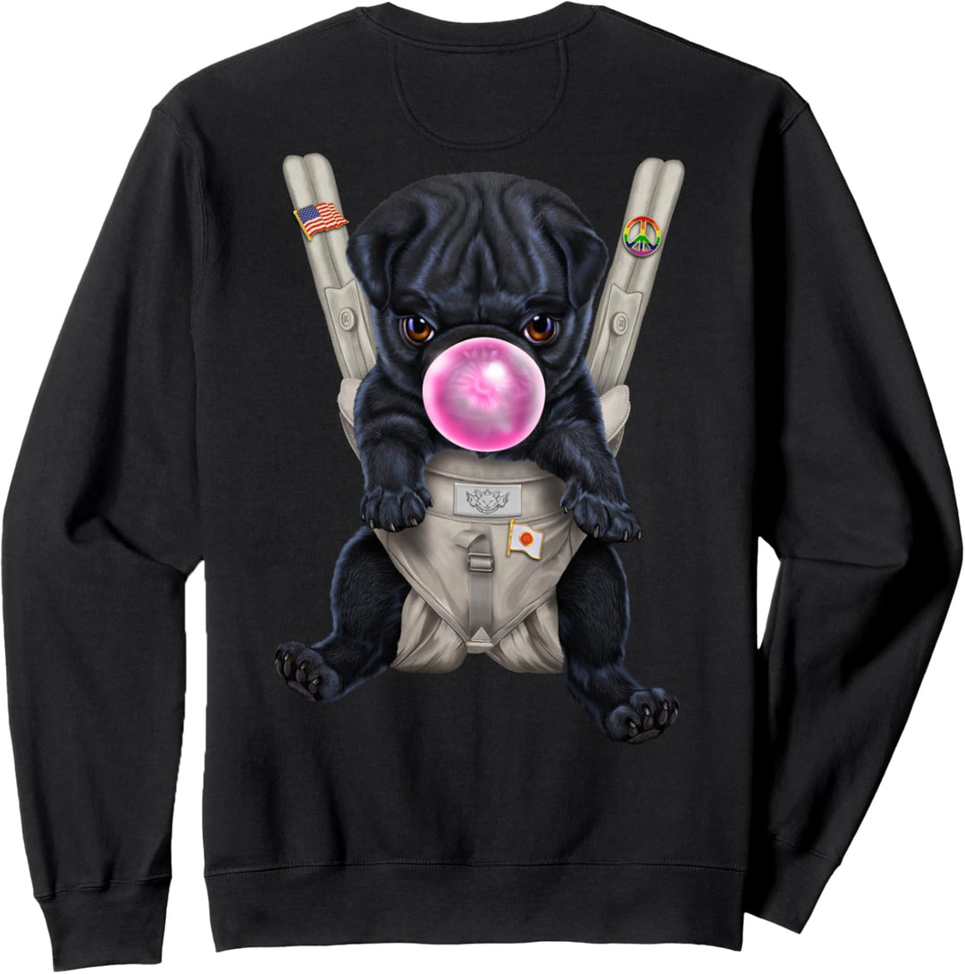 Schwarzer Mops mit Kaugummi in der Babytrage Sweatshirt