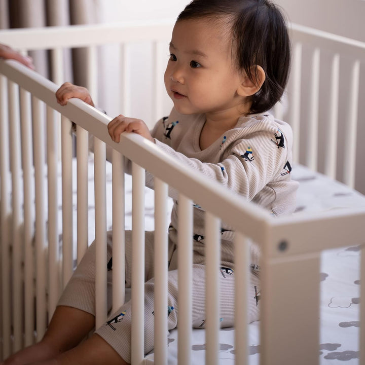 ÜneeQbaby 100% wasserdichter Matratzenschoner, voll ausgestattetes Bettlaken - Bio-Baumwolle, GOTS,