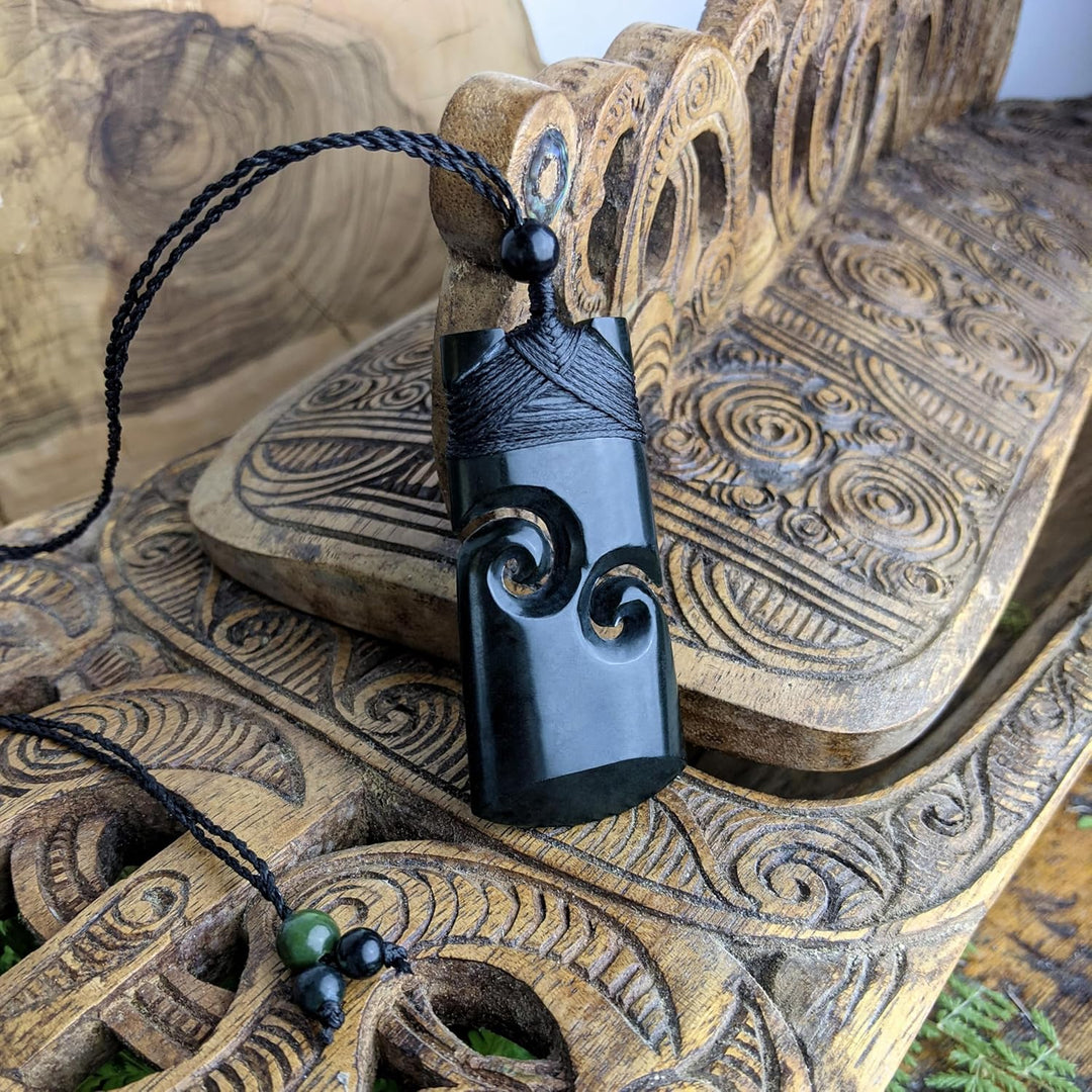81stgeneration Anhänger Halskette Maori Toki Geschnitzte Schwarze Nephrit-Jade für Herren und Damen