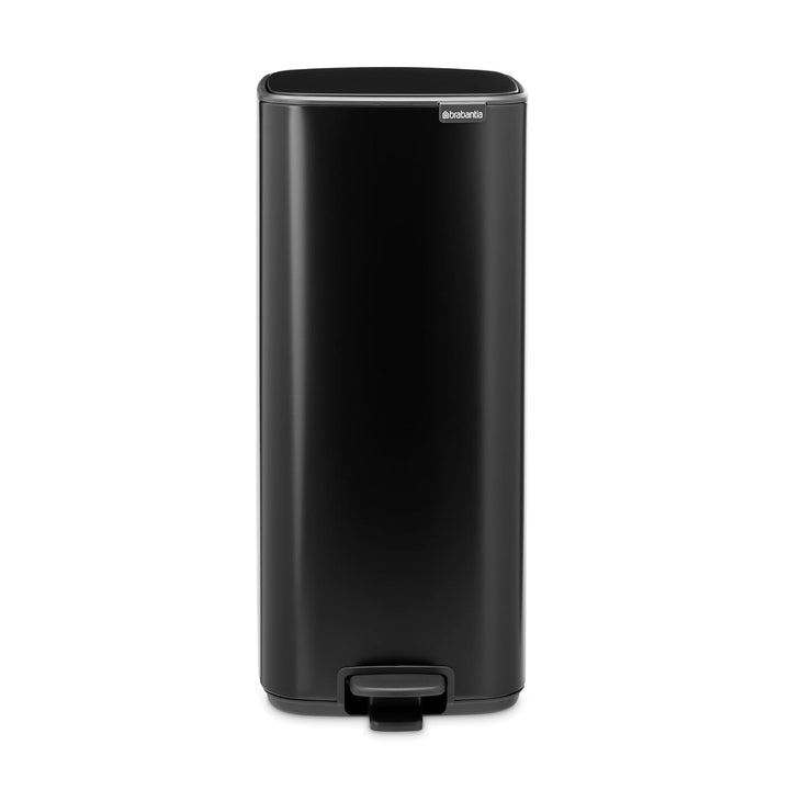 Brabantia Bo Treteimer 30 L (mattschwarz), platzsparender Mini Mülleimer mit Soft-Close-Funktion und