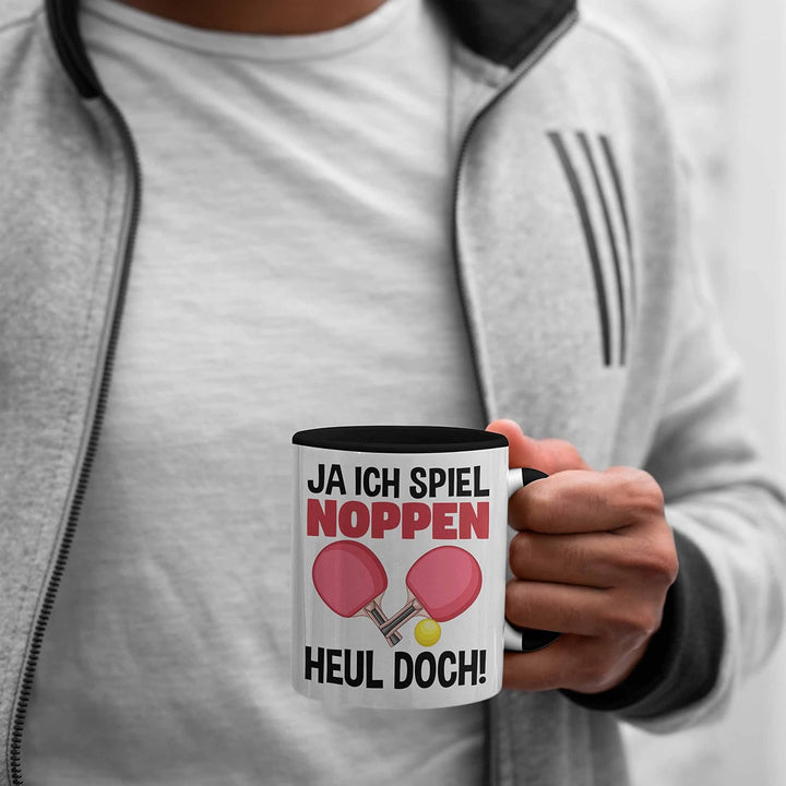 Trendation - Tischtennis Tasse Geschenk Grafik Tischtennis-Spieler Geschenkidee Spruch Lustig Ja Ich