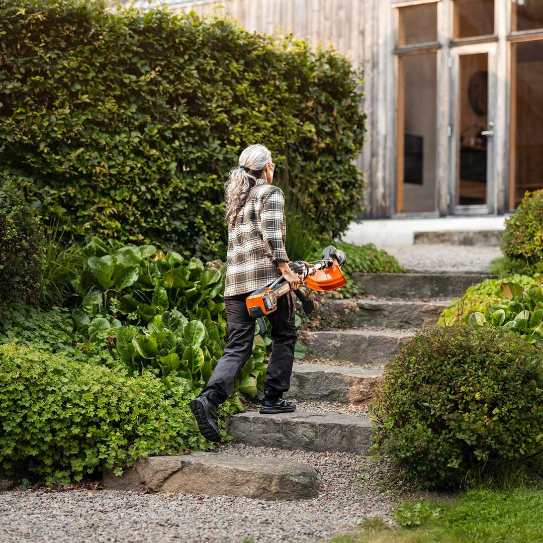 Husqvarna 220iR Akku-Rasentrimmer (ohne Akku und Ladegerät) – 36V-Rasentrimmer mit bürstenlosem Moto