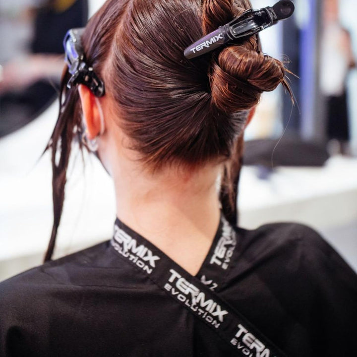 Termix professioneller Stylingumhang für den Friseursalon. Spezialgewebe zur Anwendung von Farbtechn