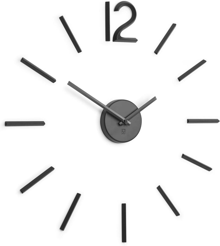 Umbra Blink, Moderne und Minimalistische DIY Quarz Wanduhr ohne Rahmen, Ziffern zum Aufkleben, Wandd