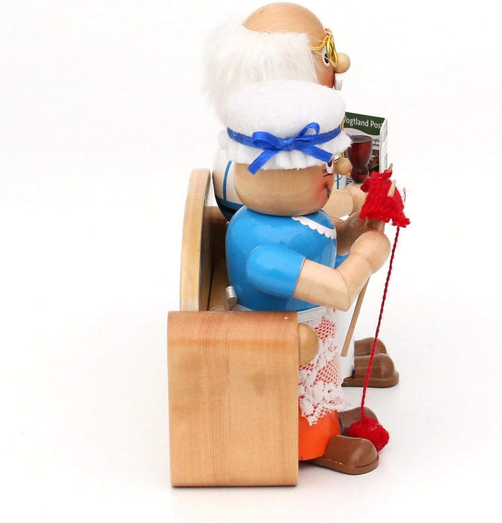 Dekohelden24 Holz Räucherfigur Oma und Opa auf Sofa, Masse ca. 17,5 x 7,5 x 15 cm, 15 cm, Sofa