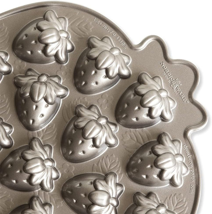 Nordic Ware Strawberry Patch Bites Pfanne, Aluguss Kuchenform mit Obstmotiv, Antihaft-Pfanne, Farbe: