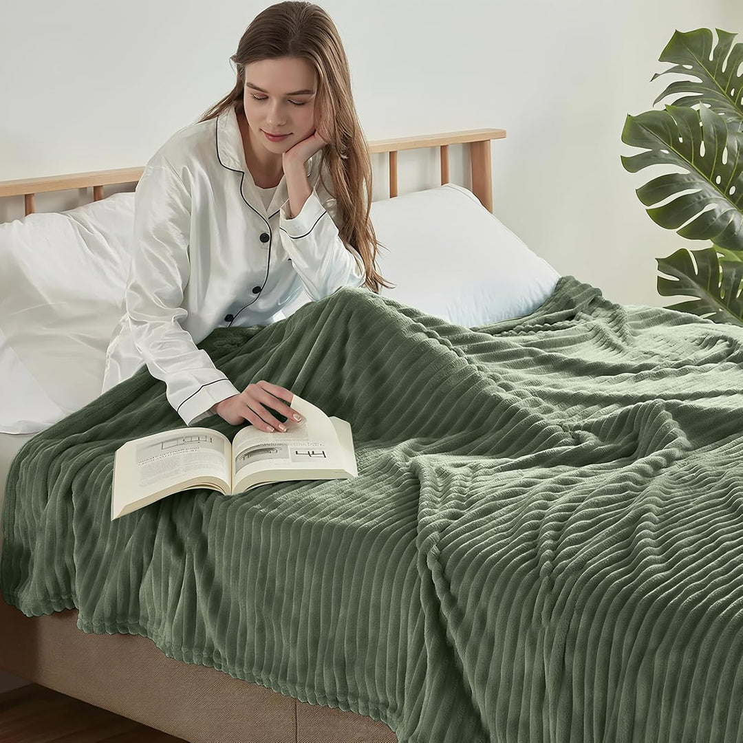 Wohn-Kuscheldecken, 150x200cm weiche & warme Decken Sofa, Olivgrün Fleecedecke für Couch Wohndecke f