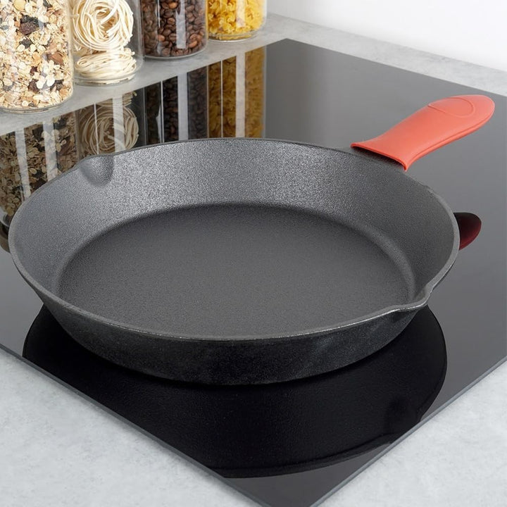 Vilde Gusseisenpfanne 30 cm - Vielseitige Gusseiserne Pfanne mit Rotem Silikongriffschutz - Ideal fü