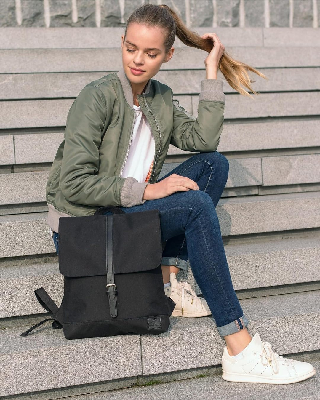 Johnny Urban Rucksack Damen - Mia - Schlanke Tasche mit Laptopfach - Aus Recyceltem PET - 7L - Wasse