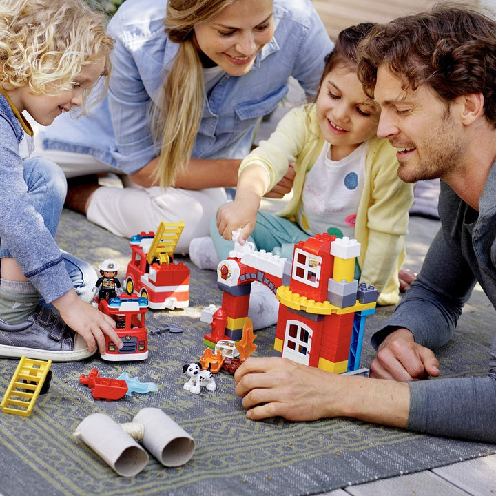 LEGO 10903 DUPLO Feuerwehrwache mit Feuerwehrauto und Feuerwehrmann-Figuren, Motorikspielzeug, Feuer