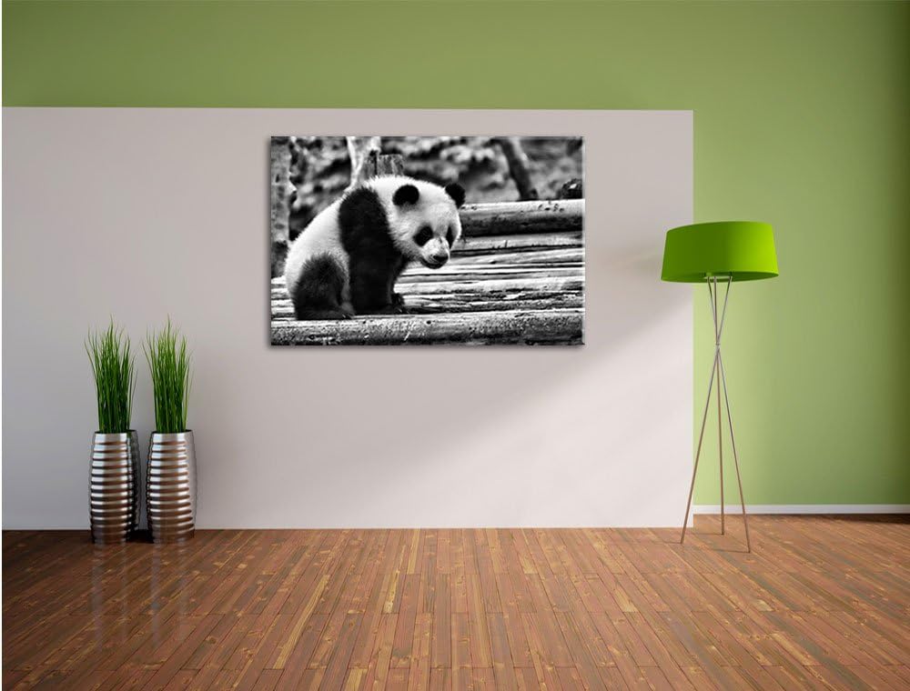 Pixxprint Panda auf Holzstämmen als Leinwandbild/Grösse: 100x70 cm/Wandbild/Kunstdruck/fertig bespan