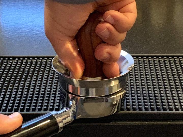 scarlet espresso | Präzisions-Trichter »Barista Cono Competition XL 58 mm« aus Edelstahl für Siebträ