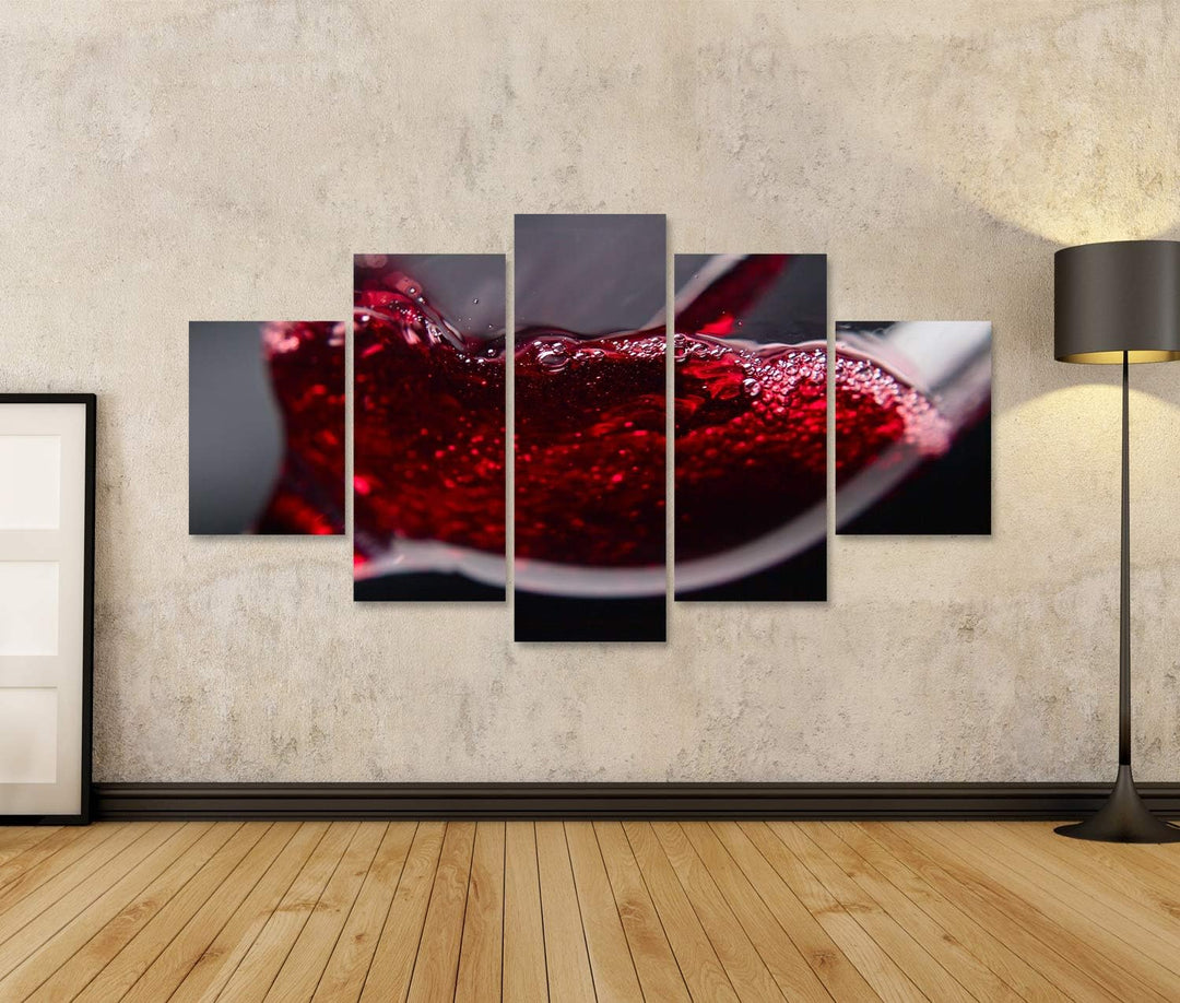 islandburner Bild auf Leinwand Rotwein Im Weinglas Auf Schwarzem Hintergrund Bilder Wandbilder Poste