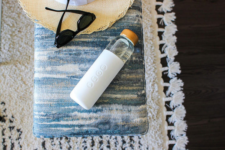 SOMA Free Glass Water Bottle with Silicone Sleeve, White Wasserflasche aus Glas, BPA-frei, mit Silik
